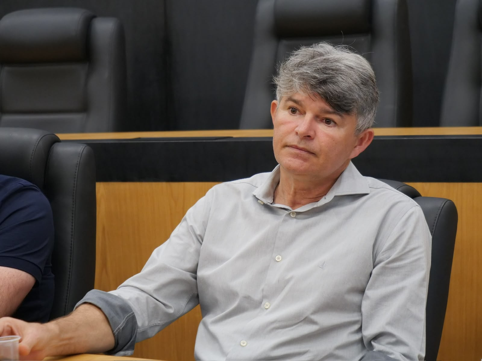 “Entre o MDB e os prefeitos, ficamos com os prefeitos”, diz Zé Medeiros
